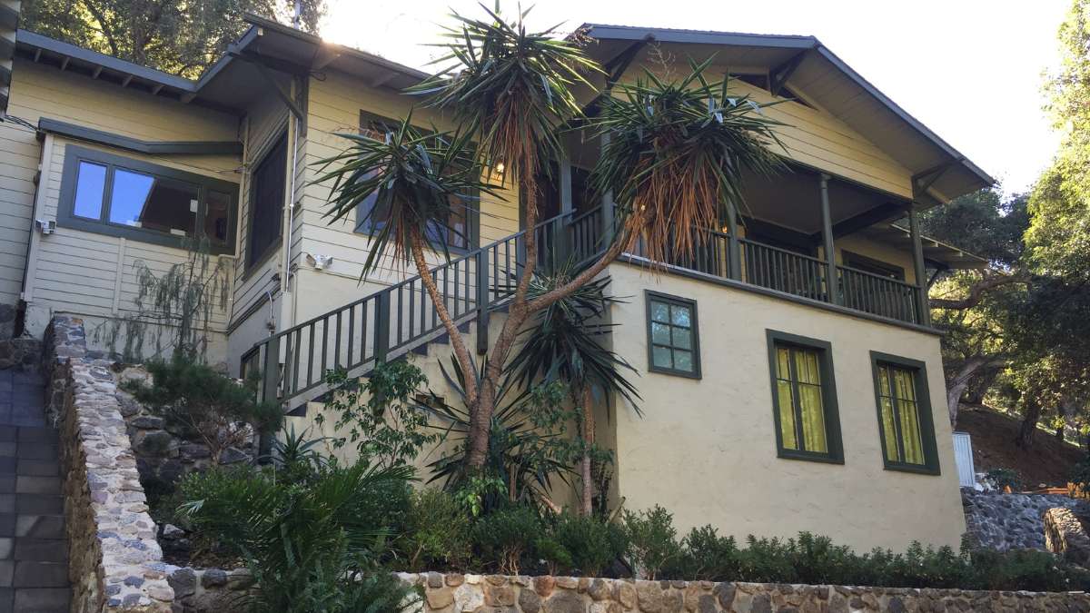 Front view of Breathe Life Healing Centers' house, which offers detox programs for alcohol addicts.