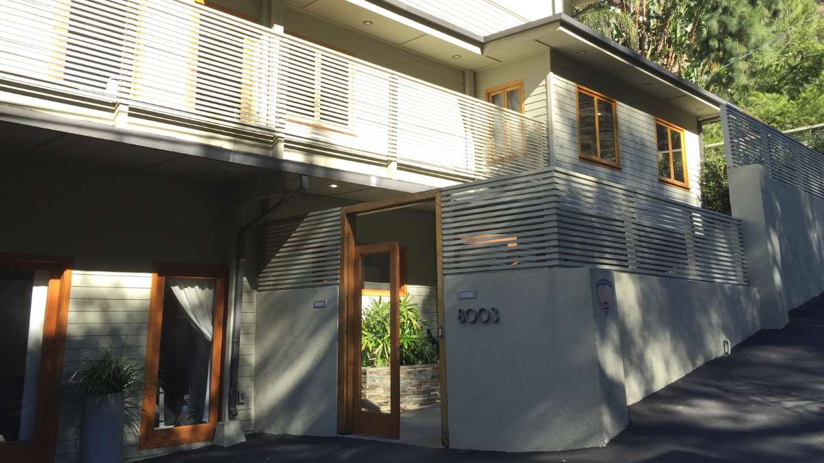 Side view of the Breathe Life Healing Centers facility, where people struggling with addiction can begin their drug detox in Los Angeles, CA. 